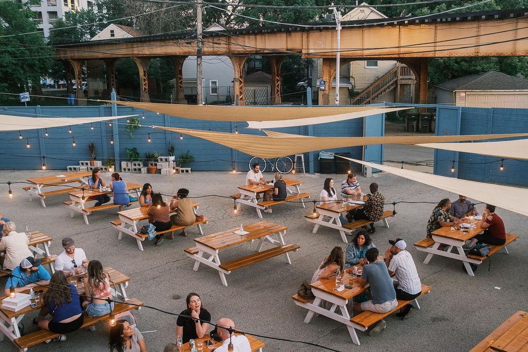 Cover Image for Outdoor Dining Guide: Chicago 2021