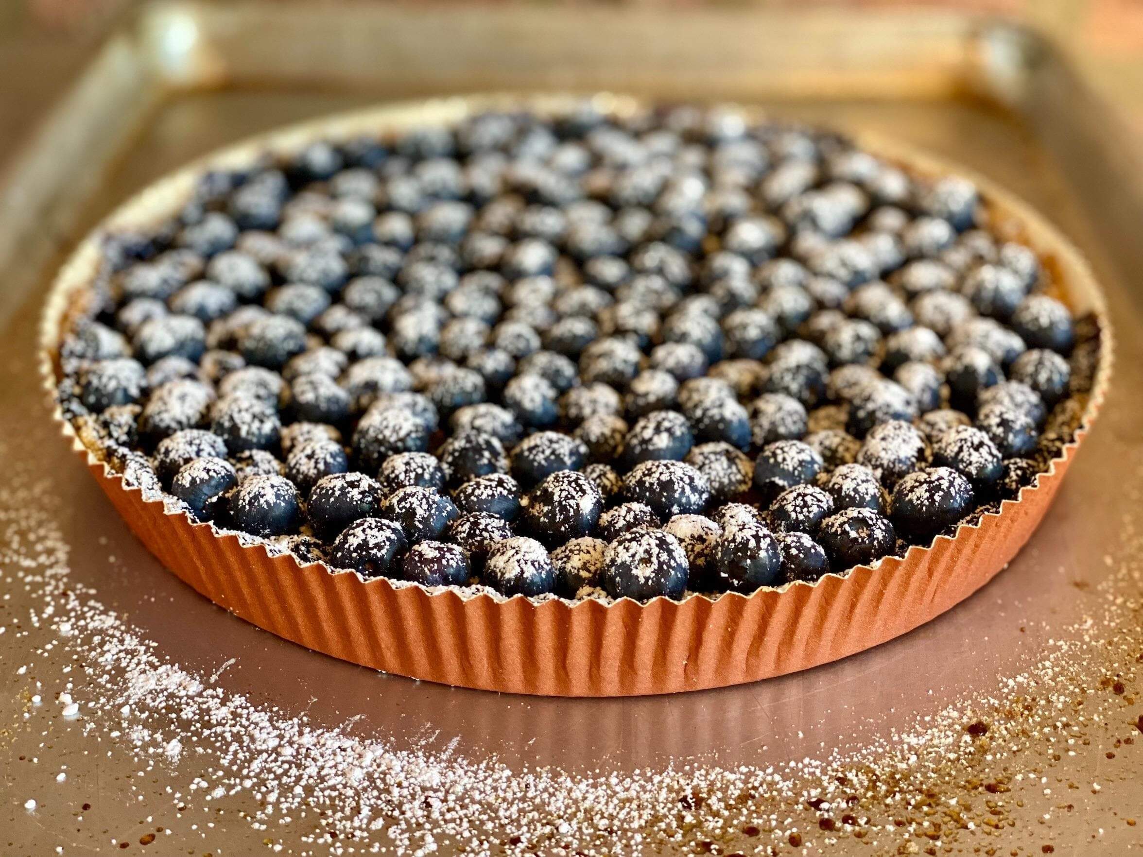 Cover Image for A blueberry cake covered with powdered sugar.