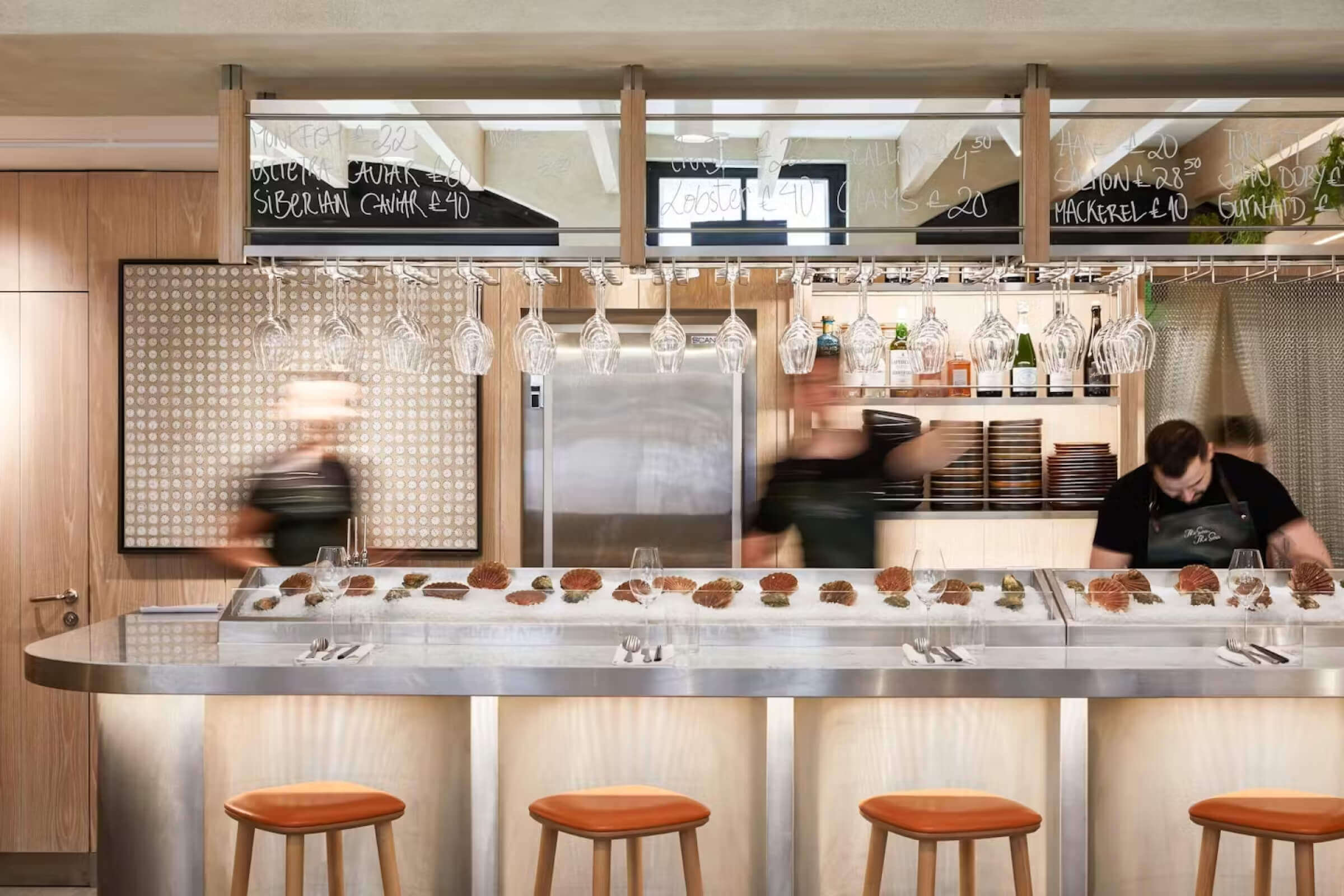 Cover Image for 7 top UK restaurant trends to watch in 2024